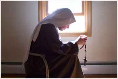 nun_praying.jpg